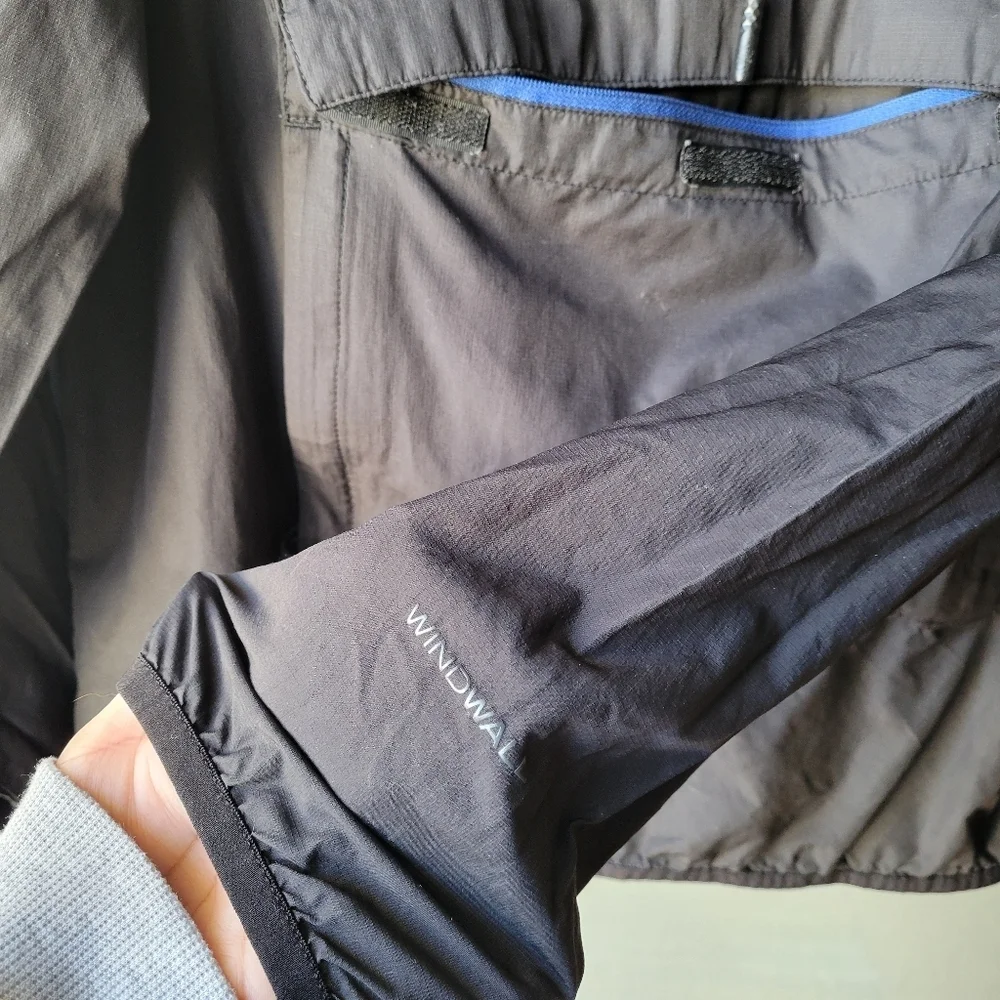 The North Face Hooded Windbreaker/Anorak Men's Jacket S/P kangaroo Pocket Black
